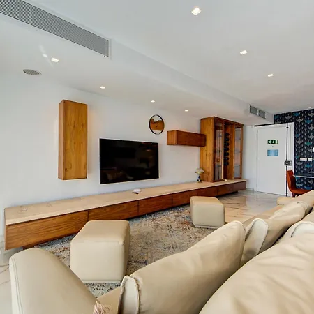 Apartament Seafront 3br Penthouse In With Private Terrace