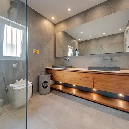 Seafront 3br Penthouse In With Private Terrace * Pietà
