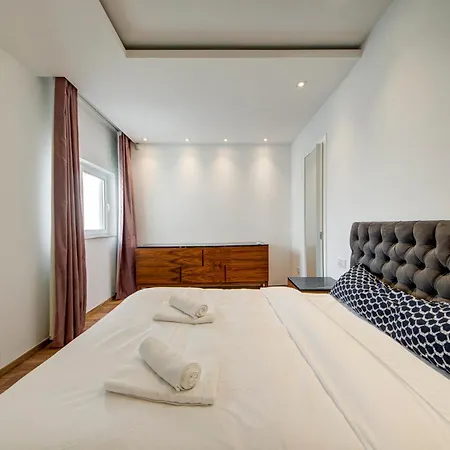 Seafront 3br Penthouse In With Private Terrace Pietà