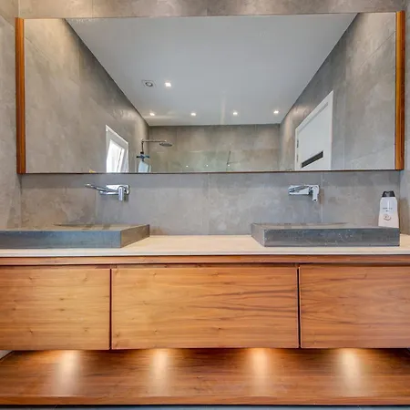 Seafront 3br Penthouse In With Private Terrace * Pietà